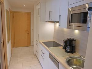 Η κουζίνα ή μικρή κουζίνα στο Apartment Apart B by Interhome