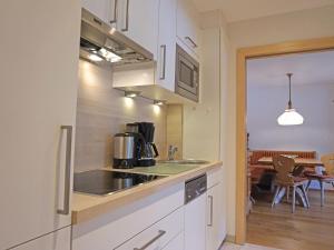 Η κουζίνα ή μικρή κουζίνα στο Apartment Apart B by Interhome