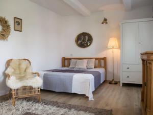 Postel nebo postele na pokoji v ubytování Holiday Home Libel by Interhome