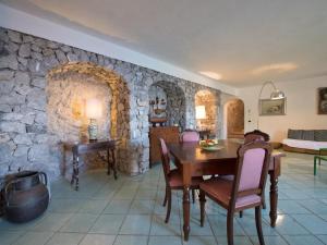 Posedenie v ubytovaní Villa Il Corallo by Interhome