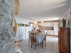 Kuchyňa alebo kuchynka v ubytovaní Villa Il Corallo by Interhome