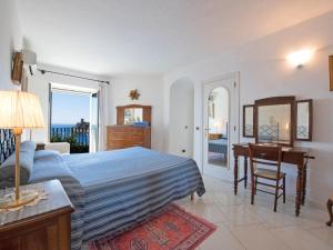 Posteľ alebo postele v izbe v ubytovaní Villa Il Corallo by Interhome