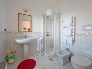 Kúpeľňa v ubytovaní Villa Il Corallo by Interhome