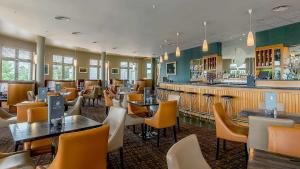 A restaurant or other place to eat at Ballyroe Heights Hotel