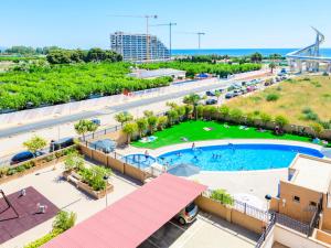 The swimming pool at or close to Apartment Jardines del Mar III - Marina d'Or-4 by Interhome