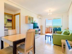 A kitchen or kitchenette at Apartment Jardines del Mar III - Marina d'Or-4 by Interhome