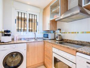 A kitchen or kitchenette at Apartment Jardines del Mar III - Marina d'Or-4 by Interhome