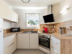 Kuchyň nebo kuchyňský kout v ubytování Holiday Home Vinci by Interhome