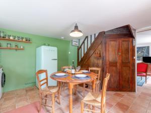 Kuchyňa alebo kuchynka v ubytovaní Holiday Home Les Tourelles by Interhome