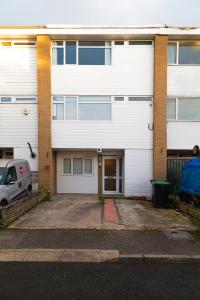 Gallery image of Large Modern Contractor House - FREE Parking - Staycations Welcome in Northfleet