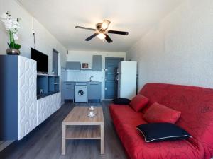Kuchyňa alebo kuchynka v ubytovaní Apartment Front de Mer-22 by Interhome