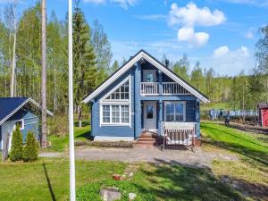 a blue house with a porch at Holiday Home Tuliniemi by Interhome in Iisalmi