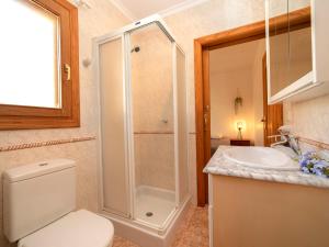 Łazienka w obiekcie Holiday Home Marie Louise by Interhome