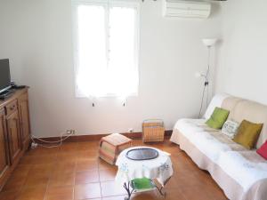 Postel nebo postele na pokoji v ubytování Holiday Home L'Andernosienne by Interhome