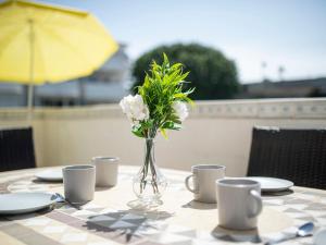 Patio nebo venkovní prostory v ubytování Apartment Aurora by Interhome