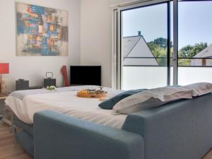 カルナックにあるApartment Stella Marine-2 by Interhomeのベッドルーム1室(テーブル付) +21枚の写真