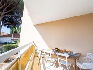 Zdjęcie z galerii obiektu Apartment La Calypso by Interhome w mieście Cavalaire-sur-Mer