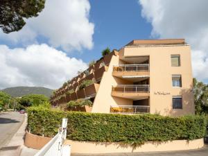 Zdjęcie z galerii obiektu Apartment La Calypso by Interhome w mieście Cavalaire-sur-Mer