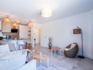 Kuchyň nebo kuchyňský kout v ubytování Apartment Rue de l'Amarrage by Interhome