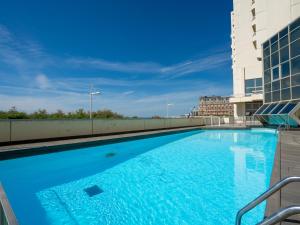 Bazén v ubytovaní Apartment Victoria Surf-13 by Interhome alebo v jeho blízkosti