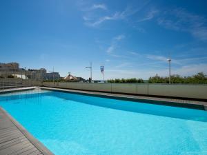 Bazén v ubytovaní Apartment Victoria Surf-13 by Interhome alebo v jeho blízkosti