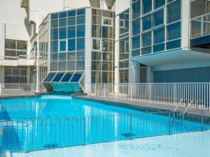 Bazén v ubytovaní Apartment Victoria Surf-13 by Interhome alebo v jeho blízkosti
