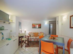 Zdjęcie z galerii obiektu Apartment Miranda by Interhome w Viareggio