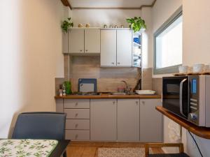 Kjøkken eller kjøkkenkrok på Apartment L'appartamento del Monastero by Interhome