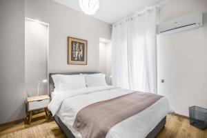 Llit o llits en una habitació de Modern flat in the grounds of Acropolis Monuments -Armonia-