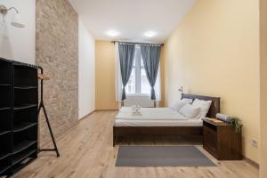 A bed or beds in a room at Peachy Homes Apartment