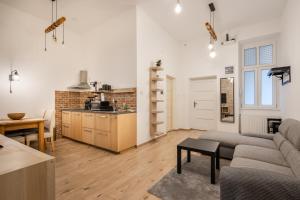 A kitchen or kitchenette at Peachy Homes Apartment