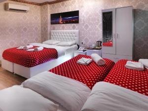 Кровать или кровати в номере DİYAR BUDGET HOTEL