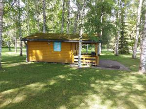 a small cabin in the middle of a park at Vanasauna Guesthouse in Valma