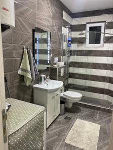 O baie la Apartments Ivanovic +78 fotografii