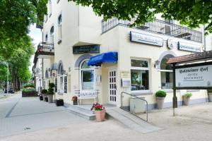 a building on a city street with a store at Hotel-Restaurant Holsteiner Hof in Geesthacht