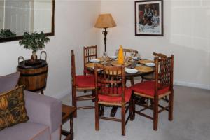 Setusvæði á 47 Wetherby Way, 3 bedrooms, sleeps 6, easy walk to town, Parking, Self Catering, Great View