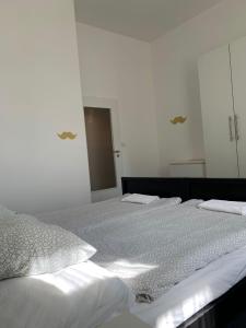 Posteľ alebo postele v izbe v ubytovaní Little Tom Apartments
