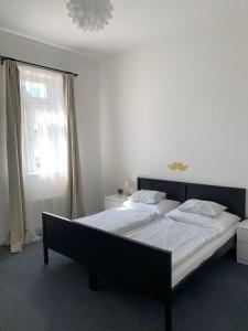 Posteľ alebo postele v izbe v ubytovaní Little Tom Apartments