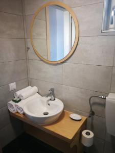 Ένα μπάνιο στο APARTMENTS BY THE SEA