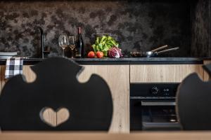 Kuchyň nebo kuchyňský kout v ubytování Oberfallerhof Apartment Aui