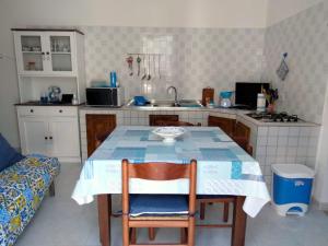 A kitchen or kitchenette at Villa Debora Favignana (TP)