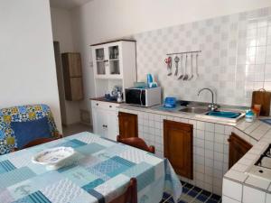 A kitchen or kitchenette at Villa Debora Favignana (TP)