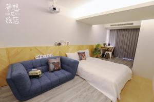 A seating area at Dream 12 Hotel