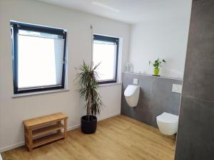 Kúpeľňa v ubytovaní FeWo Wildflecken - Ferienwohnung Rhön Neubau 2021