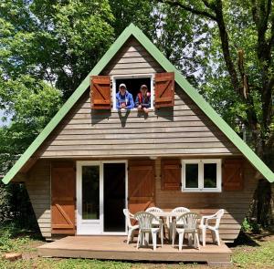 Fotografia z galérie ubytovania Chalets dans la parc d'un manoir du XIXème siècle v destinácii Anglès