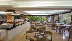 A restaurant or other place to eat at Hotel Alea