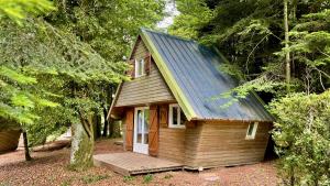 Fotografia z galérie ubytovania Chalets dans la parc d'un manoir du XIXème siècle v destinácii Anglès