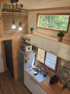 a kitchen in a tiny house with a sink at Domaine Pinsol in Uchacq-et-Parentis