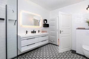 Kuchyň nebo kuchyňský kout v ubytování Atelierhaus auf der Insel Werder mit Garten, W-Lan und Netflix + 14 fotografií