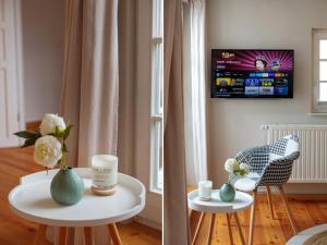 TV a/nebo společenská místnost v ubytování Atelierhaus auf der Insel Werder mit Garten, W-Lan und Netflix